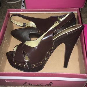 NIB Qupid shiny Brown Platform Heels
